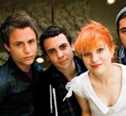 Ο κιθαρίστας των Paramore χάνει την περιοδεία 