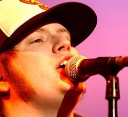 Solo δίσκος για τον frontman των Fall Out Boy 