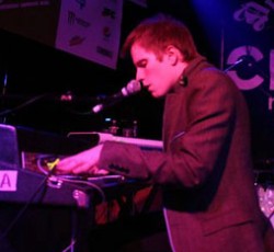 Η πρώτη σόλο εμφάνιση του Patrick Stump 