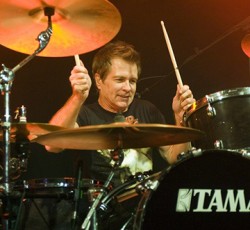 Σοβαρό πρόβλημα υγείας για τον drummer των Mr.Big