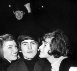 Paul McCartney: «Εγώ είμαι ο εμπνευστής του photobombing και των αυτo-φωτογραφιών» 