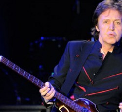 Paul McCartney: «Οι Rolling Stones μας ζήλευαν» 