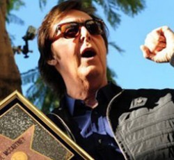 Ποιοί είναι οι πλουσιότεροι rock και metal τραγουδιστές; 