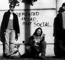 Οι Pearl Jam εκθρονίζουν τη Miley Cyrus 