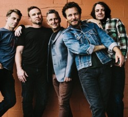 Οι Pearl Jam ενσωματώνουν σε συναυλία τους το "Let It Go" από την ταινία της Disney, "Frozen" (video) 