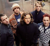 Νούμερο 1 οι Pearl Jam μετά από 13 χρόνια 