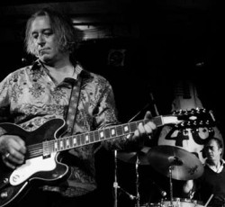 Νέο συγκρότημα έφτιαξε ο κιθαρίστας των R.E.M. 