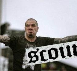 O Phil Anselmo παρουσιάζει τους Scour