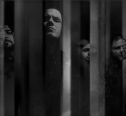 Οι Illegals του Phil Anselmo παίζουν ζωντανά το "Walk" των Pantera με τη συνοδεία νεαρού οπαδού που πάσχει από καρκίνο 