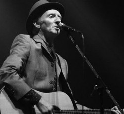 Έφυγε από τη ζωή ο κιθαρίστας των Pogues, Philip Chevron 