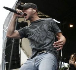 O frontman των All That Remains επιτίθεται στον Tom Morello 