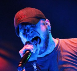 Το αυτοκινητικό ατύχημα των All That Remains εξοργίζει τον Phil Labonte 