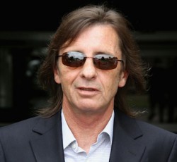 Δικαστικών περιπετειών συνέχεια για τον drummer των AC/DC, Phil Rudd 