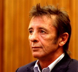 Κατέπεσε το κατηγορητήριο για ηθική αυτουργία του Phil Rudd 