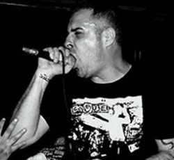 Νεκρός βρέθηκε ο τραγουδιστής των Extreme Noise Terror