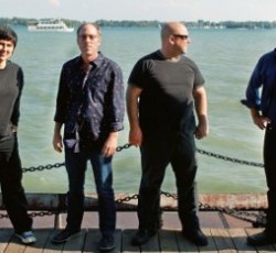 Joey Santiago (Pixies): «Μέχρι και ο Bono μας παρακαλάει να γράψουμε καινούρια τραγούδια» 