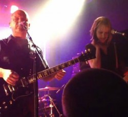 Οι Pixies παίζουν ζωντανά δύο καινούργια κομμάτια τους / Δείτε το video από τη συναυλία 