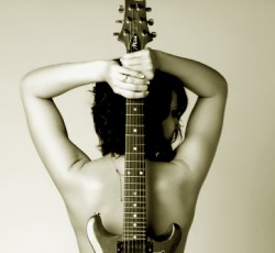 "Eνήλικος" ιστότοπος ιδρύει δισκογραφική!  