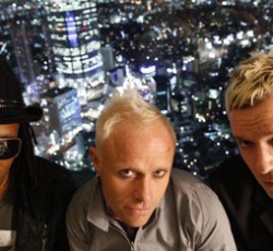 Συμβουλές για το «πώς να κλέψουμε ένα μαχητικό αεροπλάνο» μας δίνουν οι Prodigy 