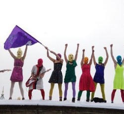 Punk rock φεμινιστική κολεκτίβα συλλαμβάνεται σε διαμαρτυρία κατά του Putin στη Ρωσία 