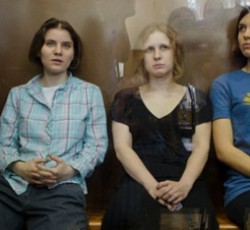 Καταδικάστηκαν σε δύο χρόνια φυλάκισης τα μέλη των Pussy Riot 