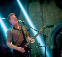 Οι Queens Of The Stone Age αποκαλύπτουν δύο ακόμη τραγούδια μέσα από τον νέο δίσκο 