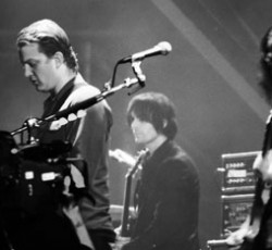 Οι Queens Of The Stone Age και οι Eagles Of Death Metal συνεργάζονται για φιλανθρωπικό σκοπό 