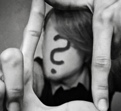 Πρώην μπάντα που πούλησε μόνο ένα album κάποτε ψάχνει να το βρει 