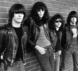 Στα σχέδια βιογραφική ταινία για τους Ramones 