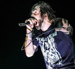 Nεαροί επιτέθηκαν και χτύπησαν τον Randy Blythe 