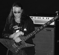 Έφυγε από τη ζωή ο βιρτουόζος μπασίστας Randy Coven 