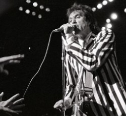 Συνεργασία εξ αγχιστείας μεταξύ Kinks και Jack White 