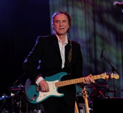 Ray Davies: «Οι Kinks θα επανενωθούν και χωρίς τον Dave Davies» 