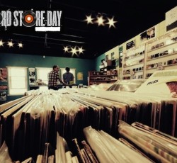 Η επίσημη Record Store Day περνά στην αντεπίθεση 