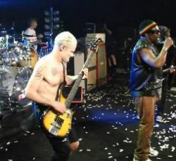 Δείτε την εμφάνιση των Red Hot Chili Peppers στο πρωτοχρονιάτικο πάρτι του Roman Abramovich 