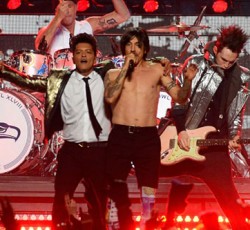Red Hot Chili Peppers και Bruno Mars μαζί στη σκηνή του Super Bowl 