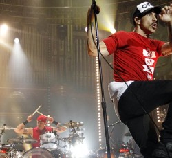 Αυτόν τον πρόεδρο θέλουν οι Red Hot Chili Peppers 