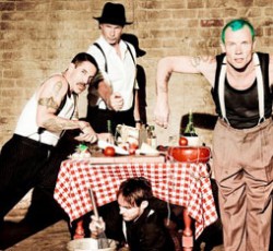 Flea: «Η αποχώρηση του John Frusciante στέρησε από τους Red Hot Chili Peppers λίγη από τη μαγεία τους» / Δείτε το video για το "Monarchy Of Roses" 