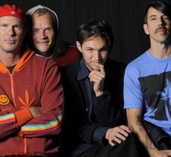 O Anthony Kiedis κάνει update στους νέους Red Hot Chili Peppers 