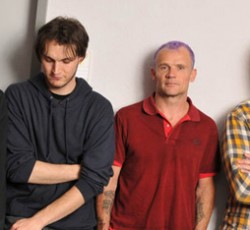 18 νέα κομμάτια σε έξι μήνες από τους Red Hot Chili Peppers 