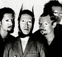 Aκούστε ακυκλοφόρητο τραγούδι των Red Hot Chili Peppers από το 1997 