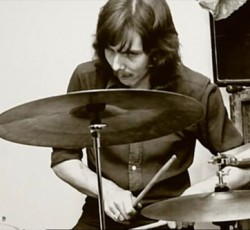 Απεβίωσε ο αυθεντικός drummer των Caravan, Richard Coughlan 