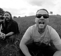 O Myles Kennedy τραγουδά με τους Richards/Crane 