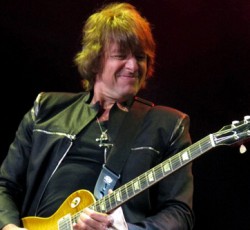 O Richie Sambora εγκαταλείπει την τρέχουσα περιοδεία των Bon Jovi για «προσωπικούς λόγους» 
