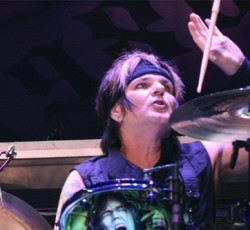 Ο Rikki Rockett (Poison) παίρνει θέση για το θέμα που προέκυψε από το Rocking.gr σχετικά με τους Def Leppard 