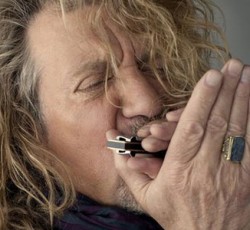 Robert Plant (Led Zeppelin): «Είναι αστείο που τα blues έφτασαν στα αυτιά των Βρετανών μουσικών»