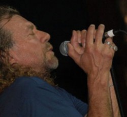 Ο Robert Plant ετοιμάζει solo δίσκο 
