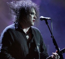 Ακούστε τον Robert Smith να τραγουδά στη χώρα των θαυμάτων 
