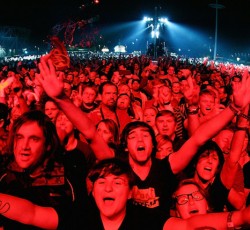 Ποια μπάντα έκοψε τα περισσότερα εισιτήρια το 2015; 