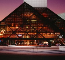 Guns N' Roses, The Cure και Red Hot Chili Peppers υποψήφιοι για το Rock And Roll Hall Of Fame 